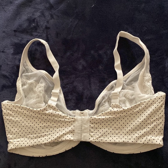 Victoria’s Secret unlined lace bra - Picture 2 of 3